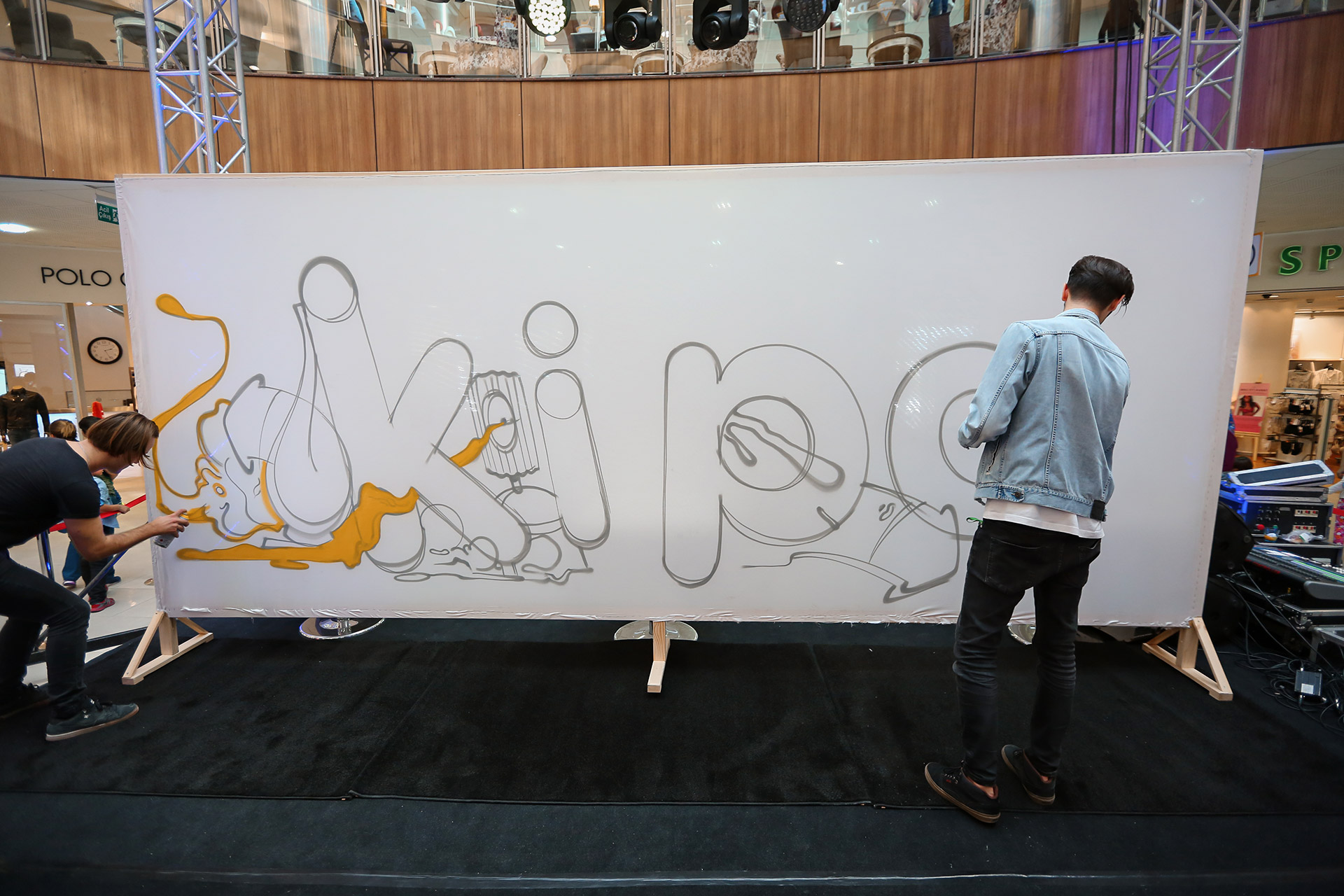 AVM Graffiti Performansı
